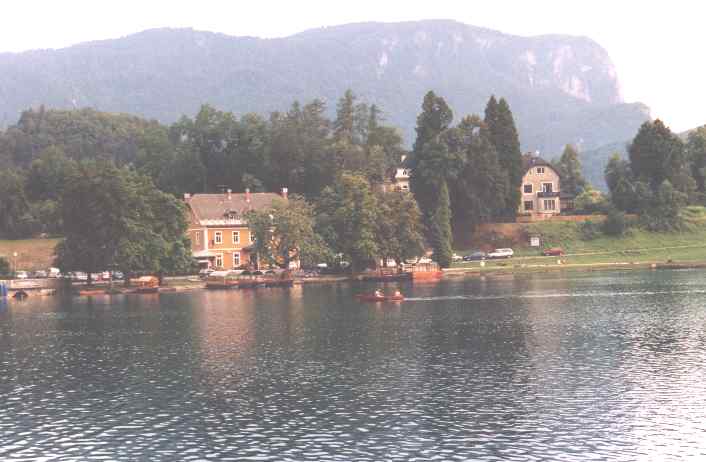 unico mezzo per raggiungere l isola di bled