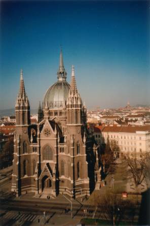 La chiesa ...dal nostro albergo.